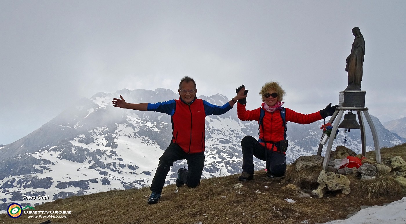 05 In vetta alla Cima di Piazzo (1057 m).JPG -                                
